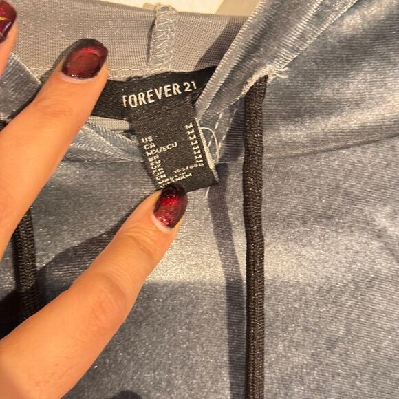 Forever 21 Gray Velvet Cropped Hoodie - Size S - Soft Luxe Pullover Sweatshirt - Picture 4 of 7